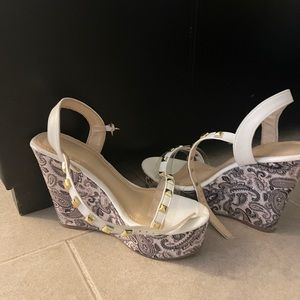 Wore it once, very comfortable. I don’t want them anymore. Will accept trades